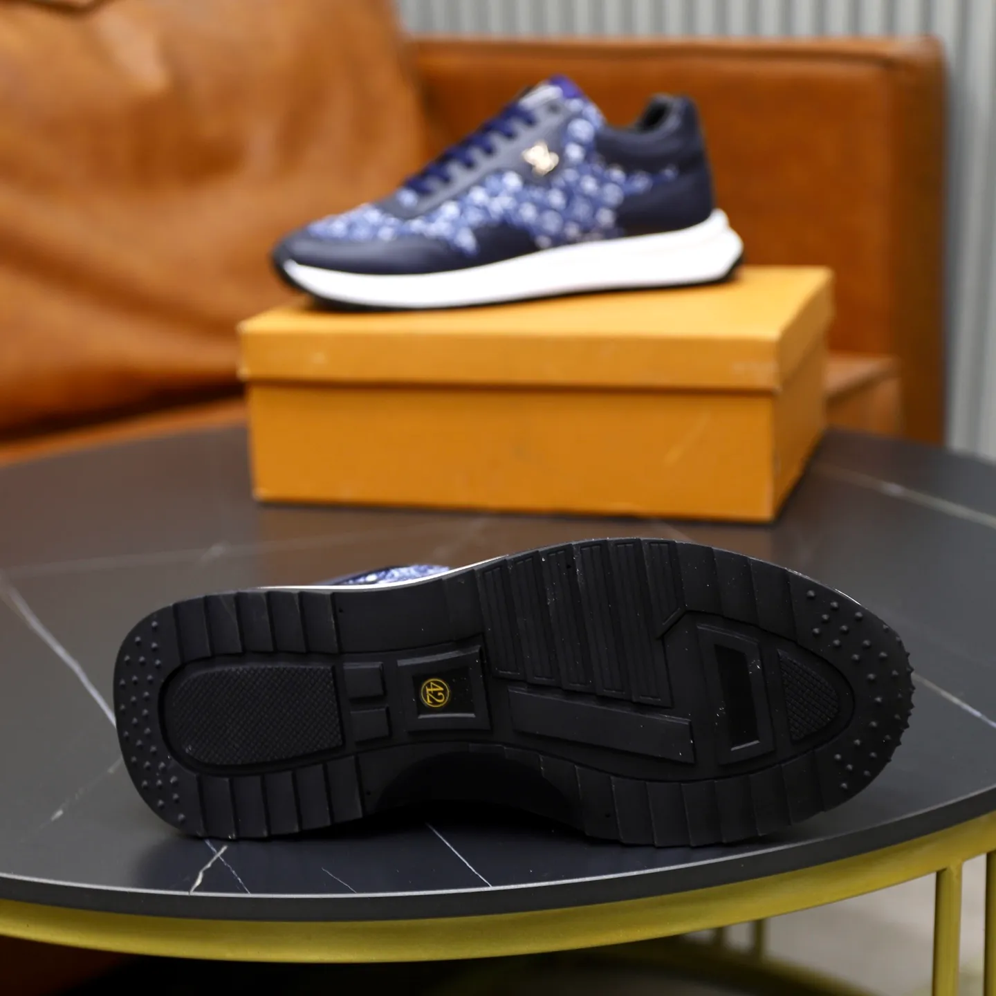 Ex-factory price: 462💰🙅‍♂️🙅‍♂️🙅‍♂️ Brand: LV Louis Vuitton Standard code: 38-44 (45 customized) Grade: Same as the official website Material: Original cowhide stitching brand cloth Comfortable and breathable lining Lightweight and wear-resistant sports outsole Style category: Men's fashion casual shoes Running sneakers Distinguished luxury brand elements Top luxury Color: actual picture color